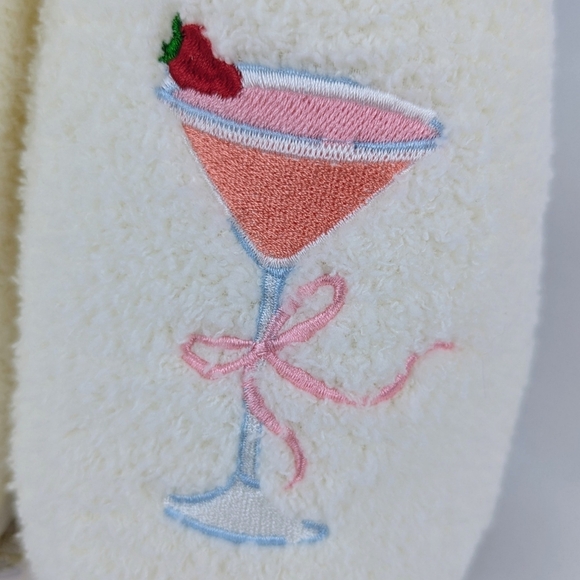 Slippers Strawberry Cosmopolitan Embroider Fleece Memory Foam Slip On M(7/8) NWT - Picture 3 of 14